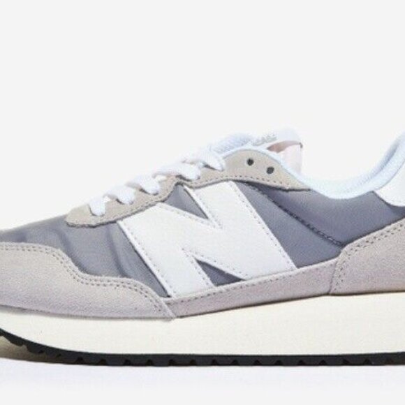 New Balance Tennis Shoes - Picture 3 of 4